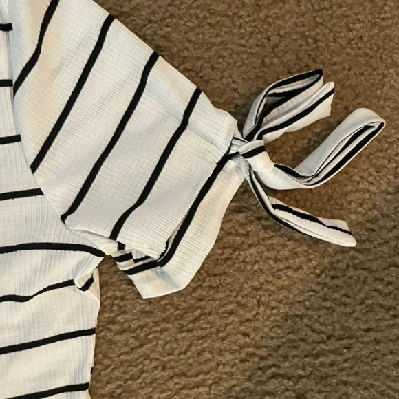 WHITE RIBBED BLOUSE TOP SHIRT WITH BLACK STRIPES AND BUTTONS TIES SLEEVES - Picture 5 of 5